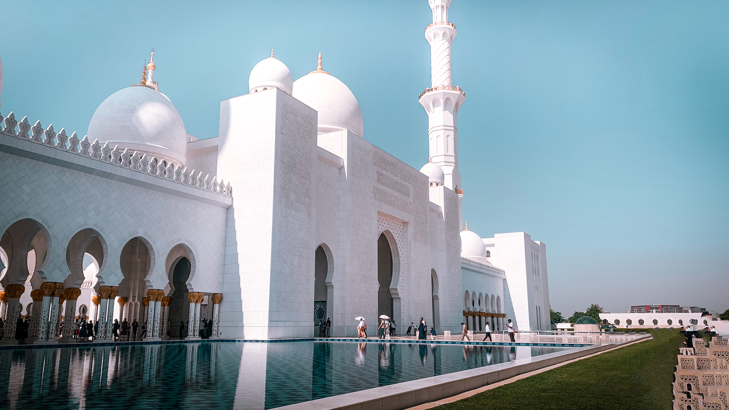 Evening Abu Dhabi City Tour : Sheikh Zayed Grand Mosque, Saadiyat Island, City Views